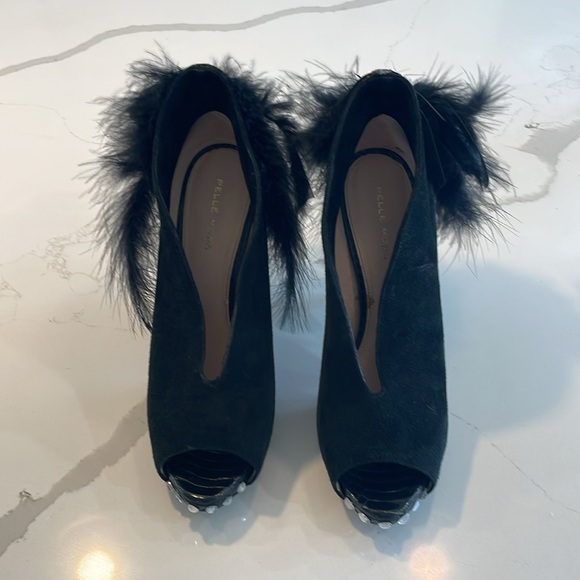 Pelle Moda Redesigned by Kim Savage - Picture 6 of 9